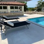 Marija Mit Pool Дом отдыха