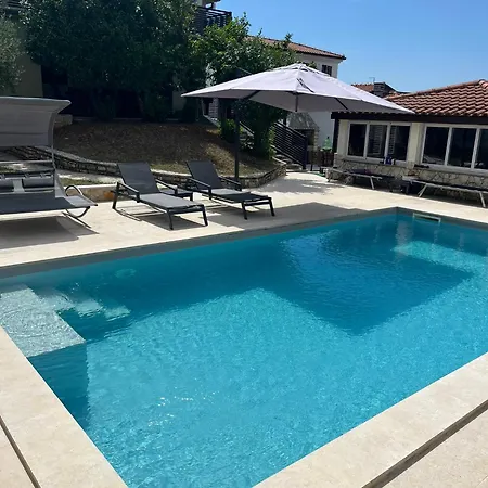 Holiday home Marija Mit Pool