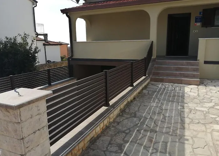 Holiday home Marija Mit Pool *