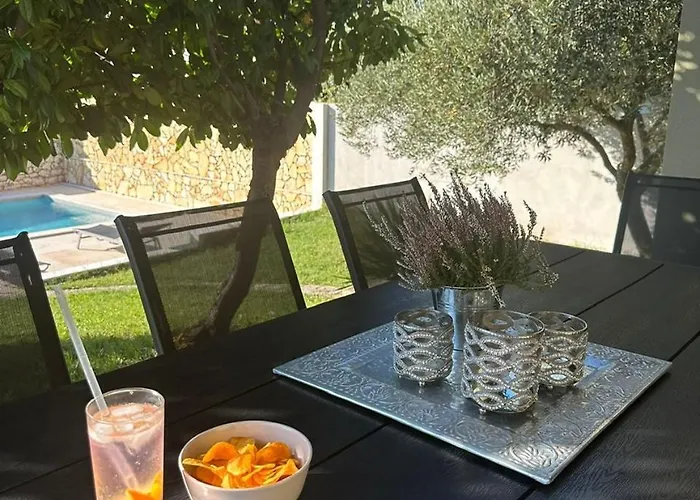 Holiday home Marija Mit Pool Vilanija