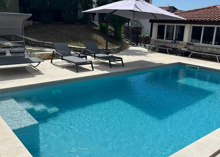 Holiday home Marija Mit Pool