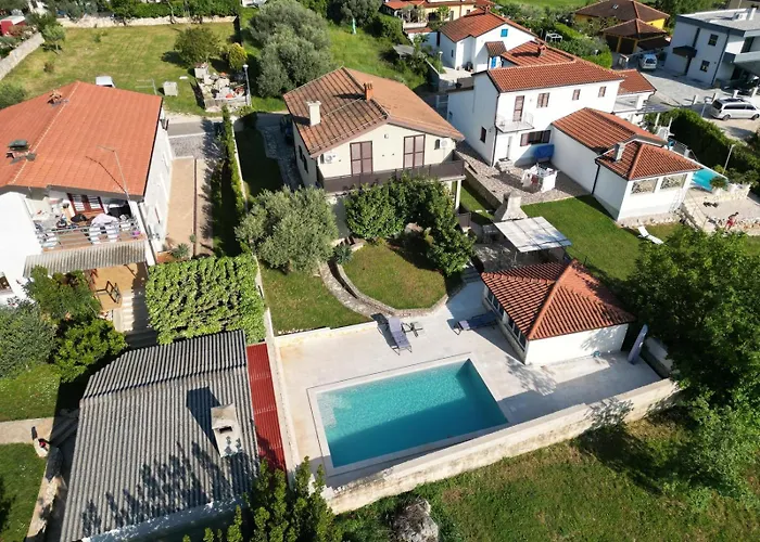 Holiday home Marija Mit Pool *