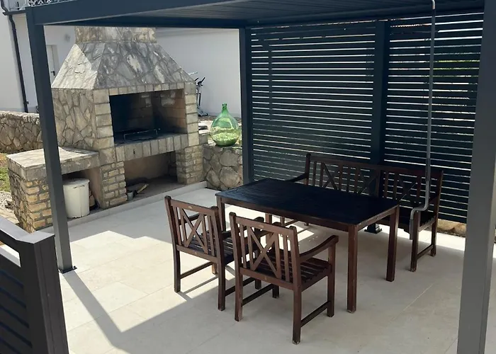 Marija Mit Pool * Vilanija